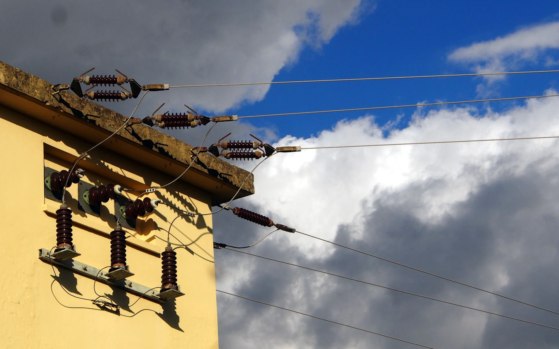 Freileitungen beim Umspannwerk an der KG-Grenze Schwadorf, Klein-Neusiedl, Enzersdorf